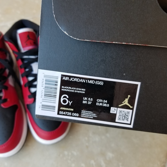 SOLD - Nike Air Jordan 1 Mid Chicago Black Toe GS - Picture 8 of 8